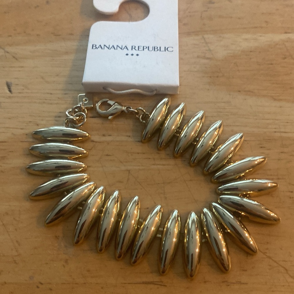 Banana Republic Gold Tone bracelet. NWT. About 7.5 in